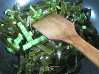 Stir-fried Kelp with Green Pepper recipe