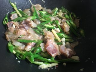 Stir-fried Beef Tendon with Green Pepper recipe