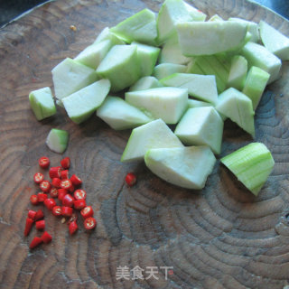 Dry Stir-fried Loofah Diced recipe
