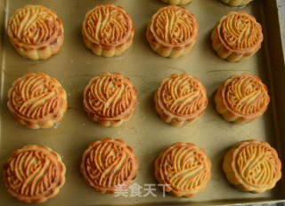 Kumquat Lotus Seed Paste Mooncakes recipe