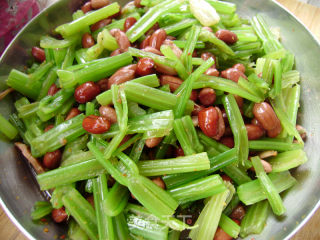Homemade Small Cold Dish-celery Mixed with Peanuts recipe