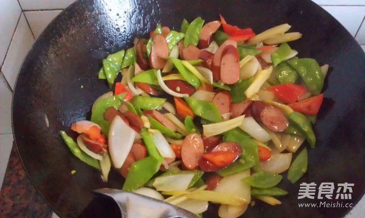 Stir-fried Crispy Sausage with Snow Pea recipe