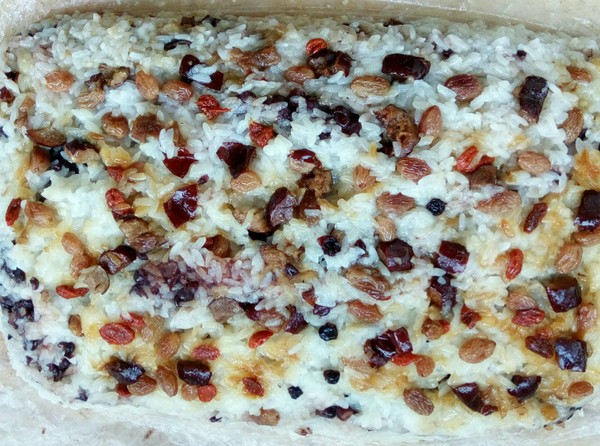 Glutinous Rice Cake with Red Beans and Dried Fruit recipe