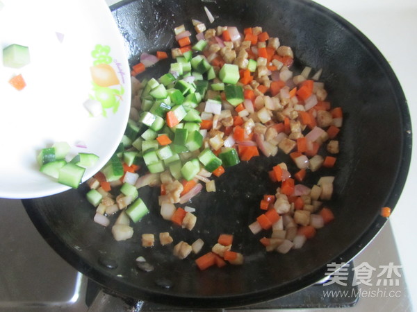 Stir-fried Steamed Buns with Diced Meat and Vegetables recipe