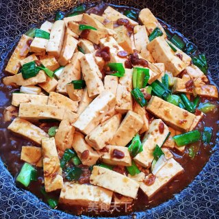 Stir-fried Tofu with Green Garlic recipe
