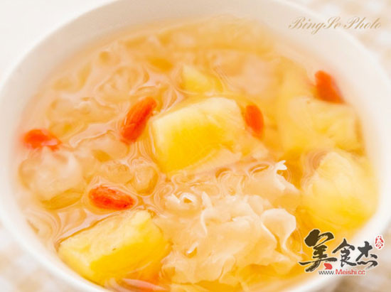 Wolfberry Pineapple Tremella Soup recipe