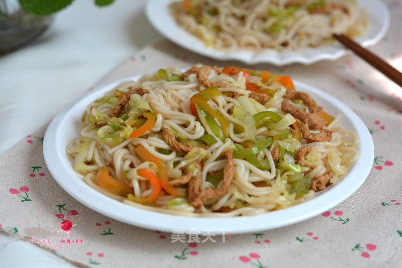 Stir-fried Rice Noodles with Shredded Pork and Cabbage recipe