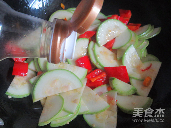 Vegetarian Fried Sour and Spicy Zucchini Fungus recipe