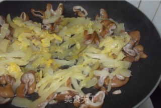 Delicious Home-cooked Sauerkraut Fried Intestines recipe