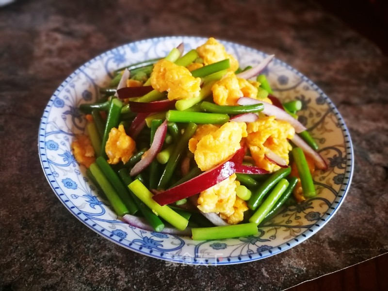 Scrambled Eggs with Garlic and Green Onions recipe