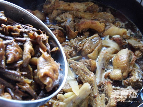 Stewed Duck with Hazel Mushrooms recipe