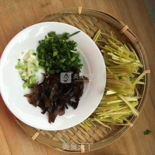 Simple and Nutritious-chinese Chive and Egg Noodle Soup recipe