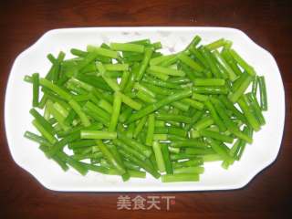 Stir-fried Beef with Garlic Sprouts recipe