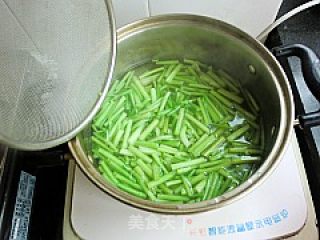 Stir-fried Pork Liver with Celery - Nourishing Liver in Spring recipe