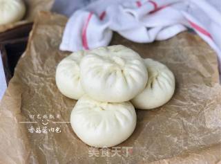 Pork Buns with Mushroom Sauce recipe