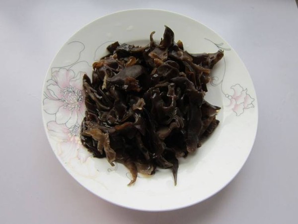 Stir-fried Chinese Cabbage Stem with Black Fungus recipe