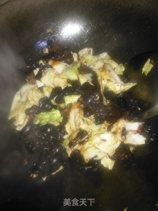 Stir Fried Fungus with Cabbage recipe