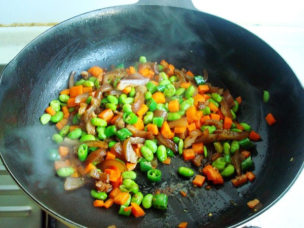 Stir-fried Pork Skin with Edamame and Carrot recipe
