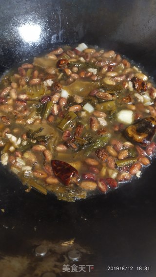 Braised Kidney Beans with Pickles recipe