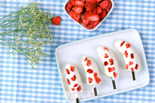 Strawberry Crispy Banana Ice Cream recipe