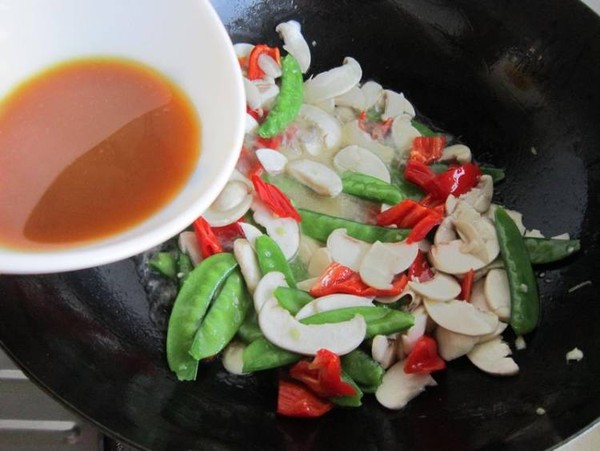 Fried Mushrooms with Snow Peas recipe