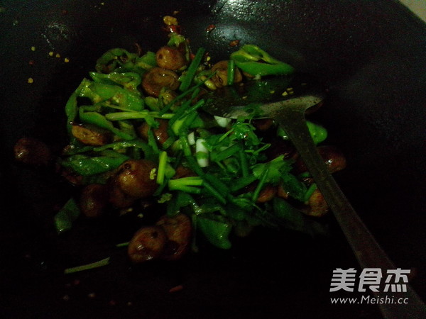 Stir-fried Straw Mushrooms with Green Peppers recipe