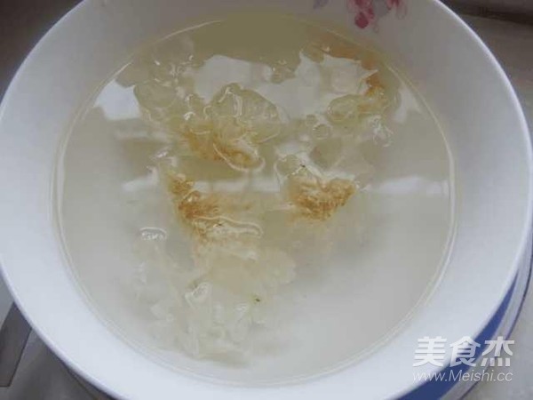 White Fungus and Sydney Soup recipe