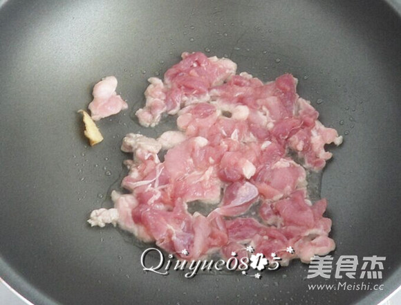 Stir-fried Meat with Seafood Mushroom recipe