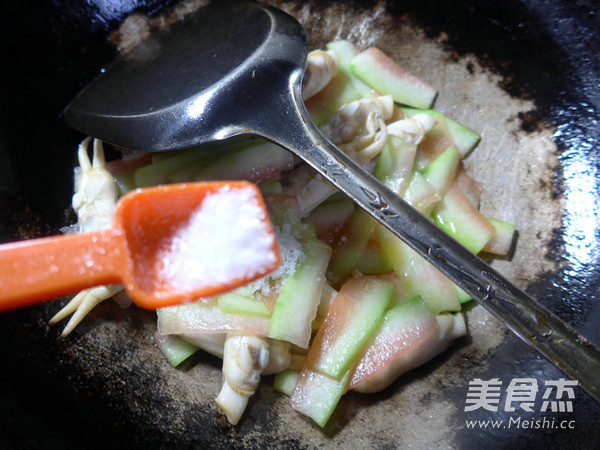 Fried Watermelon Peel with Razor Clams recipe