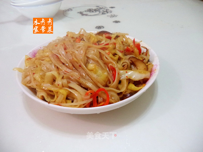 Stir-fried Hor Fun with Shredded Pork with Cabbage and Mushroom recipe