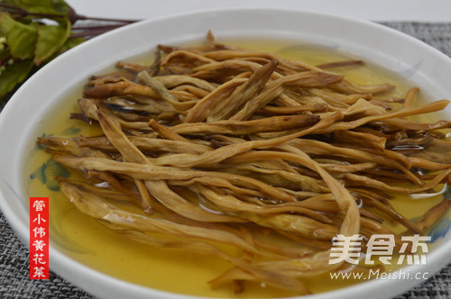 Daylily, Potatoes, Carrots and Spare Ribs Soup recipe