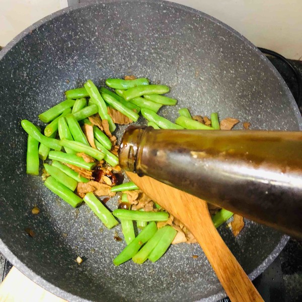 Braised Noodles with Beans recipe