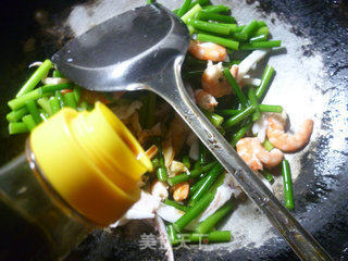 Stir-fried Double Fresh with Garlic Stalks recipe