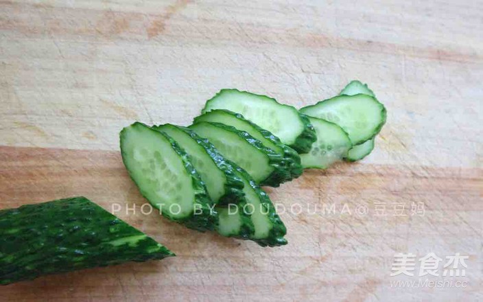 Fried Gluten with Cucumber recipe