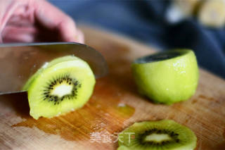 Kiwi Smoothie that is So Cute that I Want to Eat It in One Bite recipe