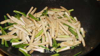 Stir-fried Bean Curd with Green Garlic recipe