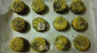 Spend A Full Moon-red Bean Paste Moon Cakes recipe