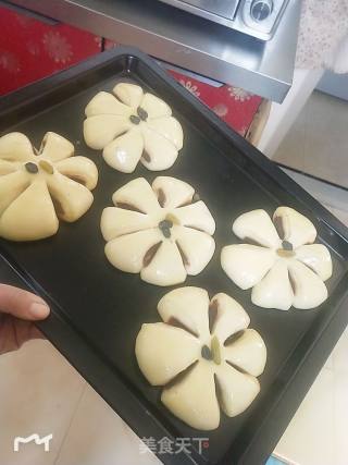 Light Cream Bean Paste Buns recipe