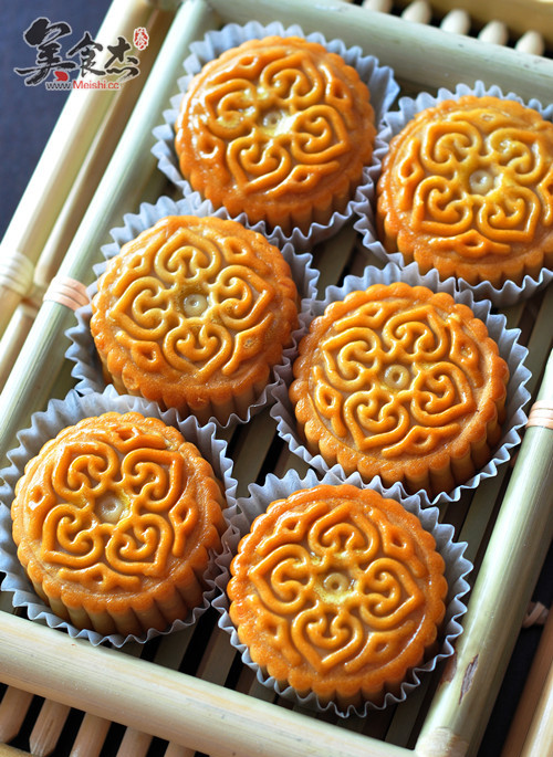 Cantonese-style Meat Floss Moon Cake recipe