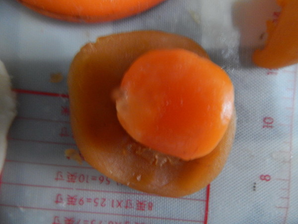 Lotus Paste and Egg Yolk Crisp recipe