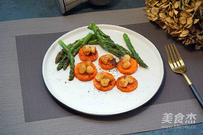 Pan-fried Asparagus and Fresh Shellfish recipe