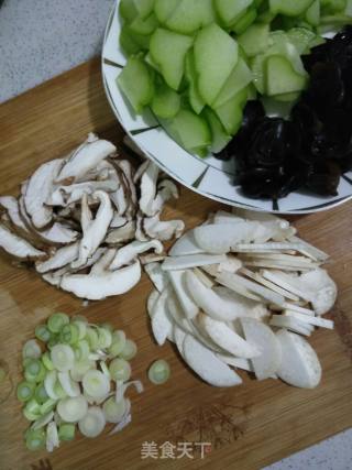 Stir-fried Chayote with Double Mushroom recipe