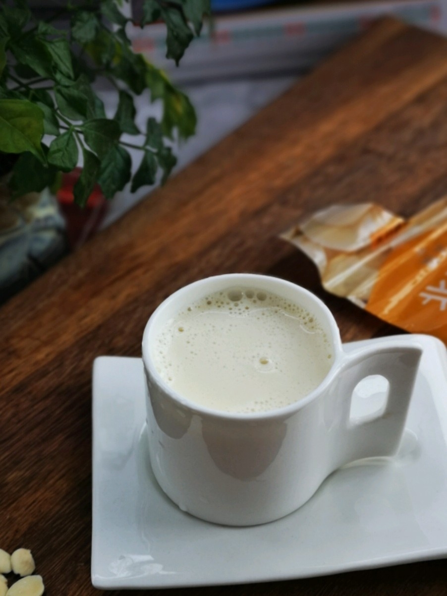 In Addition to Lung Heat and Nourishing Lung Qi, Flavored Almond Milk recipe