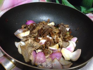 Stir-fried Beef Slices with Onion recipe