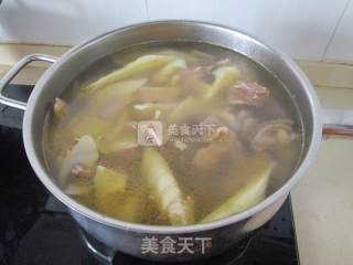 Pork Belly and Bamboo Shoots Stewed Chicken recipe