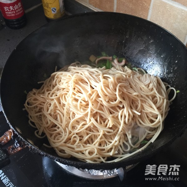 Fried Noodles with Squid recipe