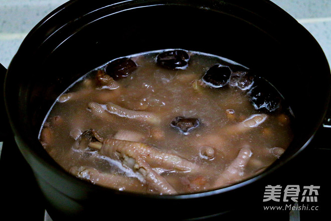 Peanut and Red Date Soup with Chicken Feet recipe