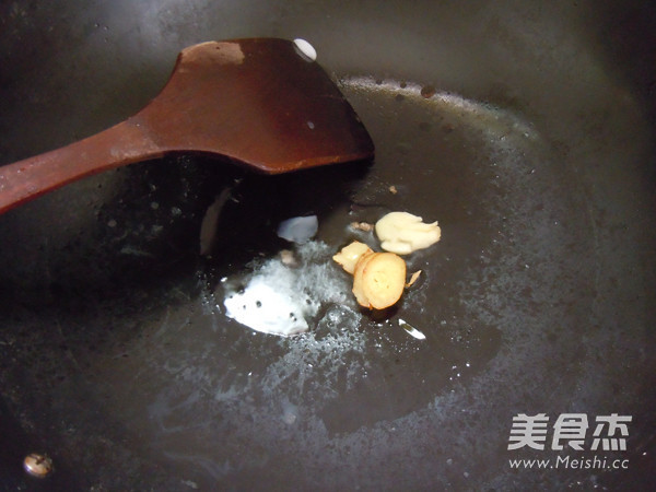 Stir-fried Beef Brisket with Hericium recipe