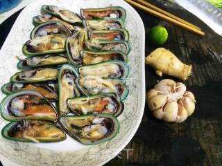 Steamed Mussels with Garlic recipe