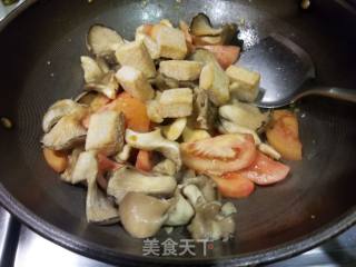 Rice Noodles with Tomato and Oyster Mushroom recipe